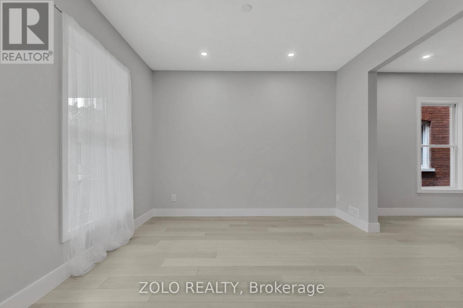 498 CHARLOTTE STREET - 32