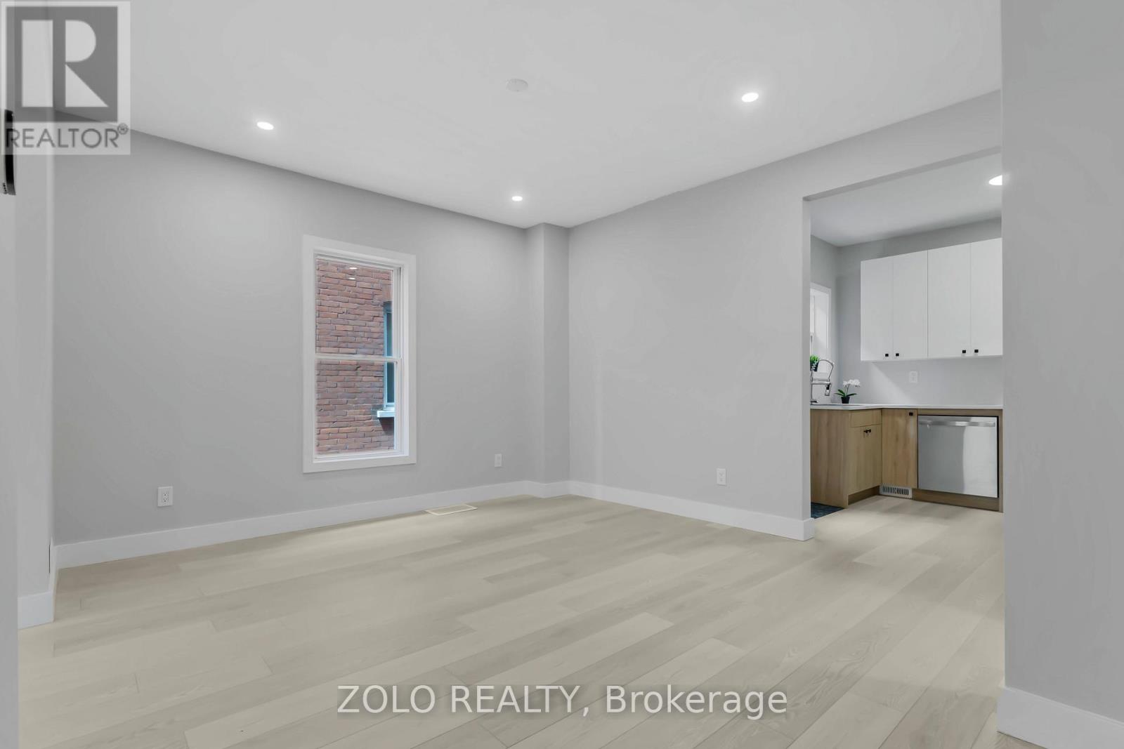 498 CHARLOTTE STREET - 35