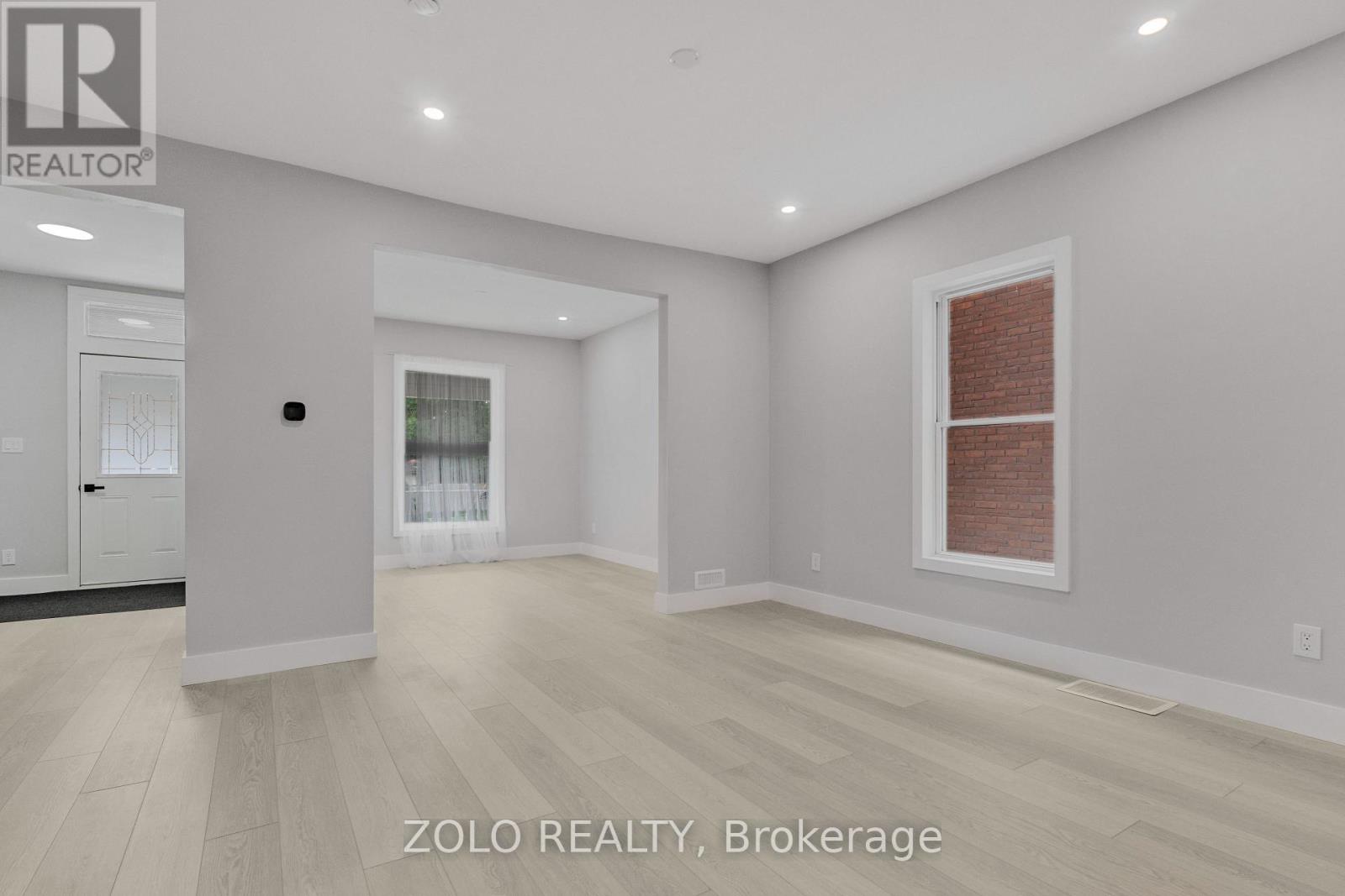 498 CHARLOTTE STREET - 36
