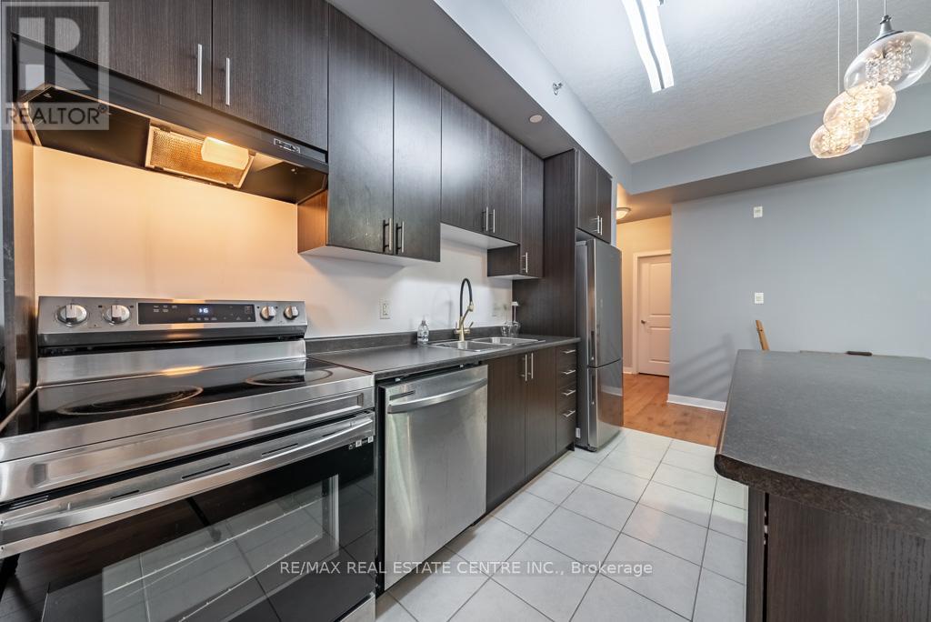 #502 90 CHARLTON AVENUE W - 23