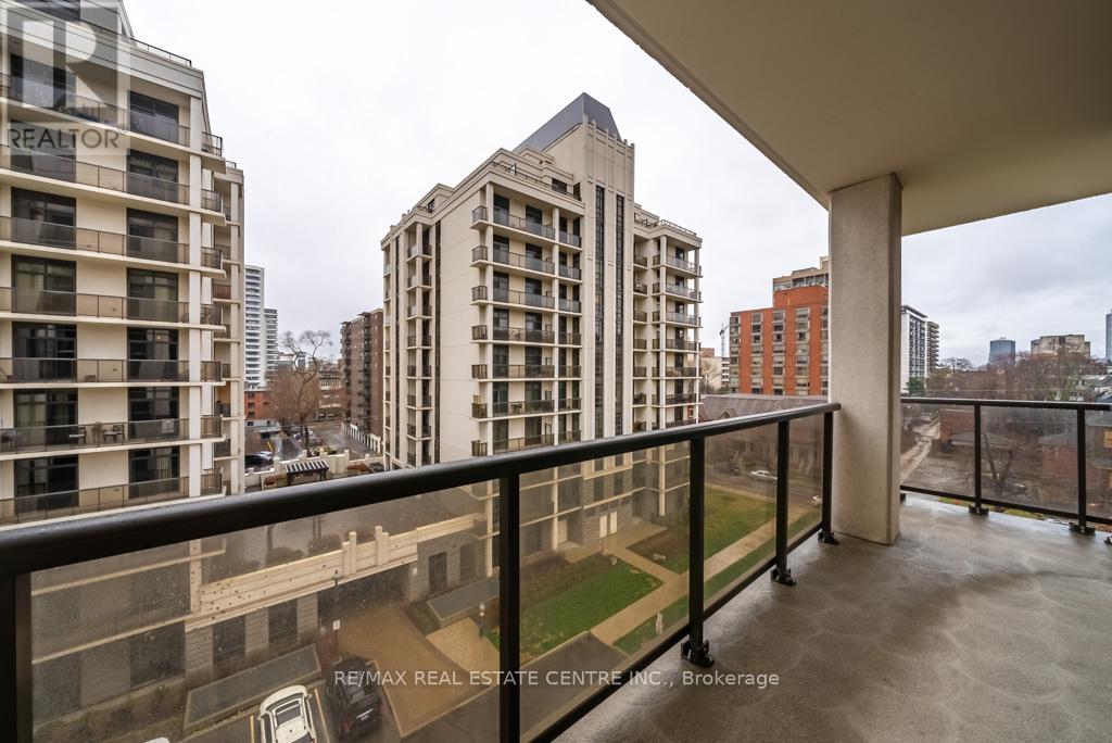 #502 90 CHARLTON AVENUE W - 26