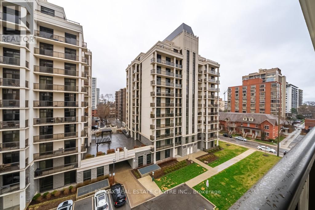 #502 90 CHARLTON AVENUE W - 27