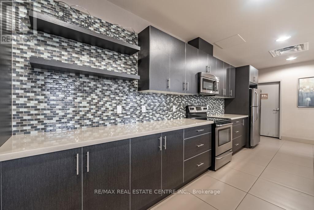 #502 90 CHARLTON AVENUE W - 33