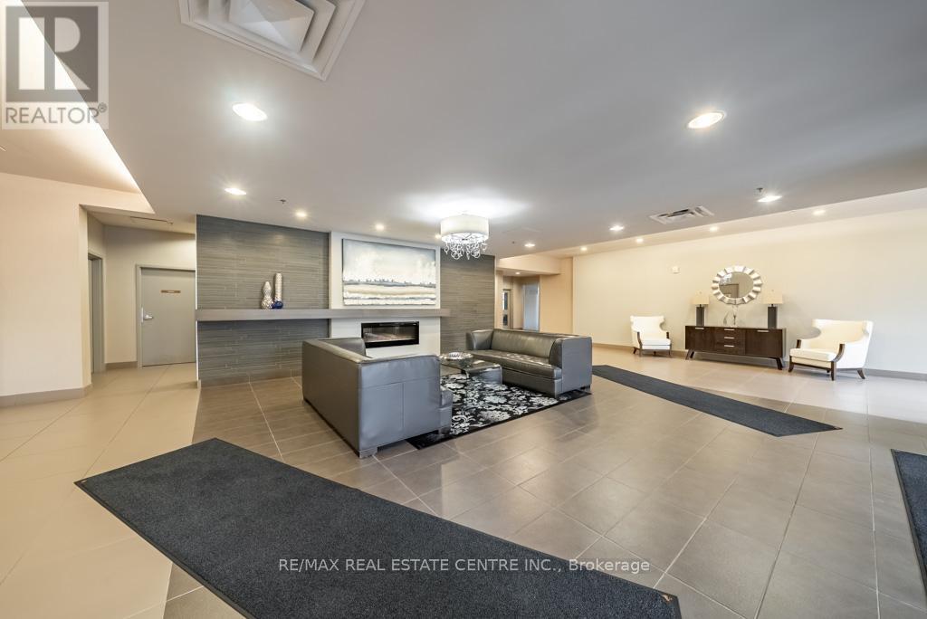#502 90 CHARLTON AVENUE W - 6