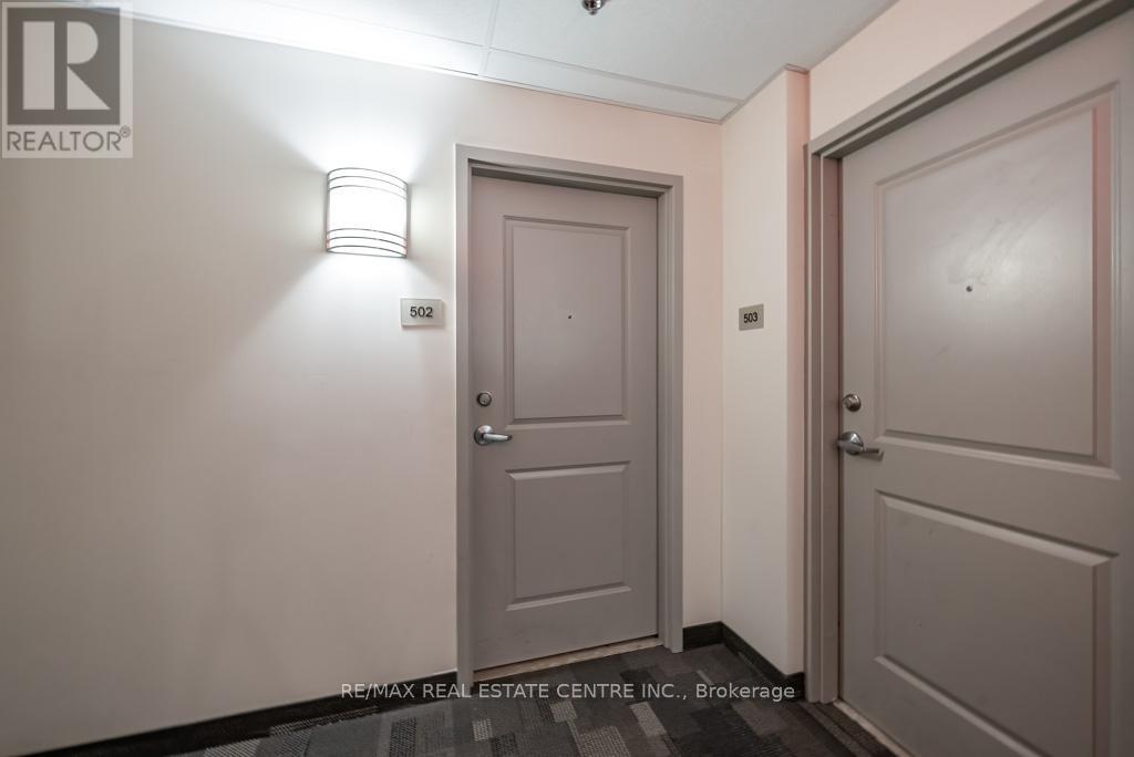 #502 90 CHARLTON AVENUE W - 8