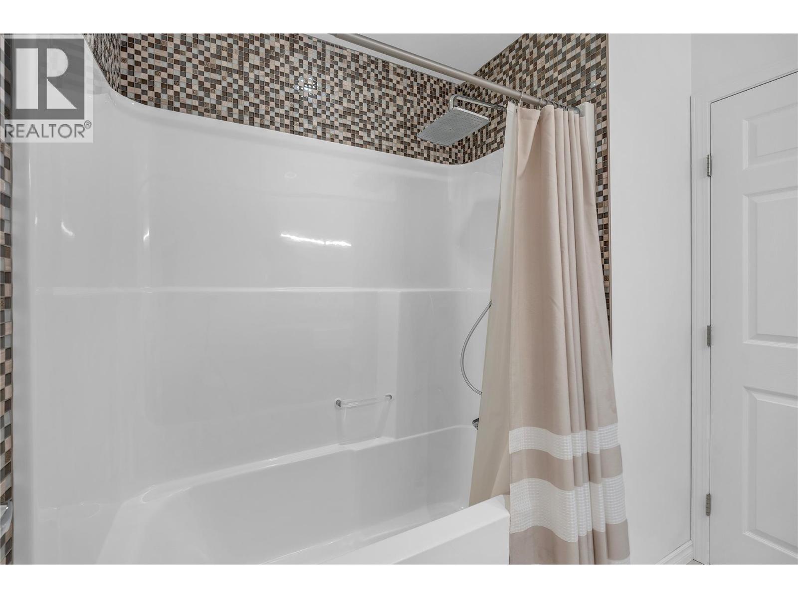 #1103 3388 Skaha Lake Road - 21
