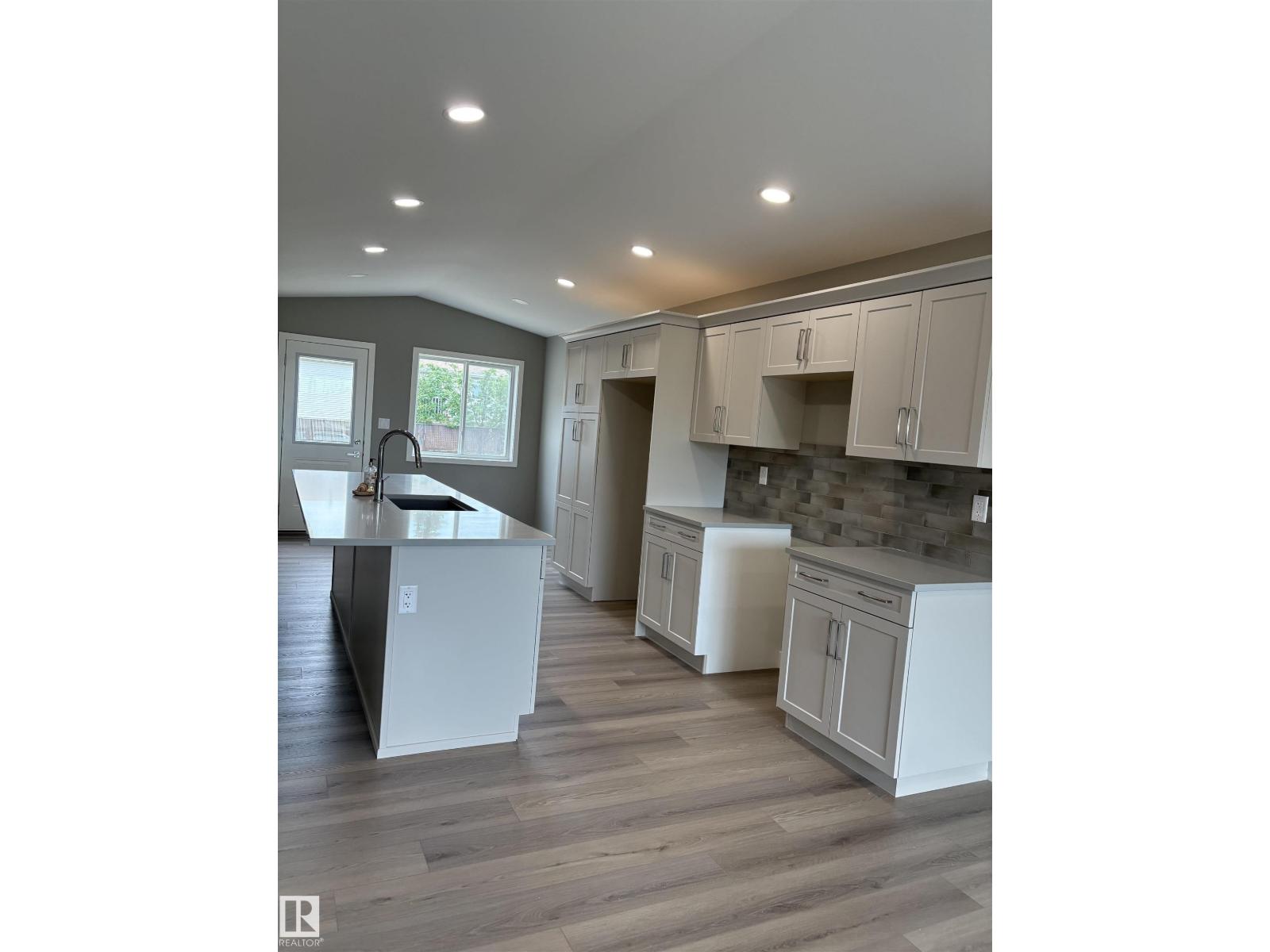 7413 44 AV — photo 8