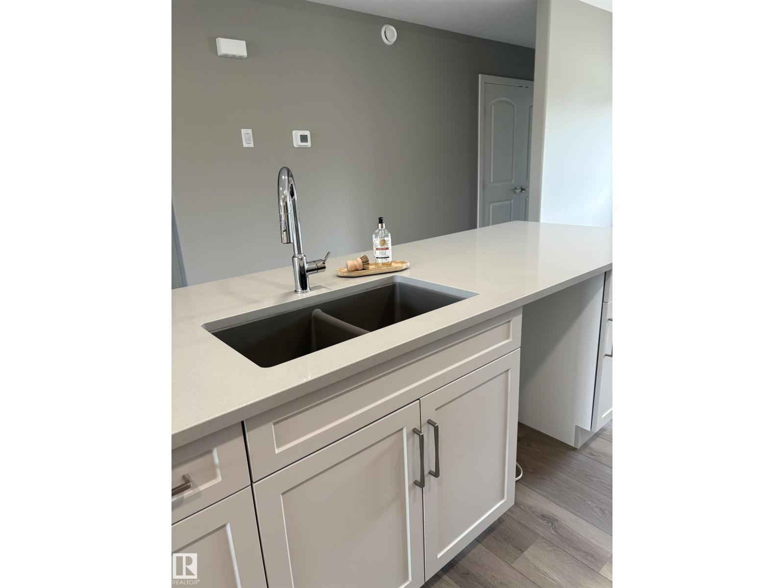 7413 44 AV — photo 7