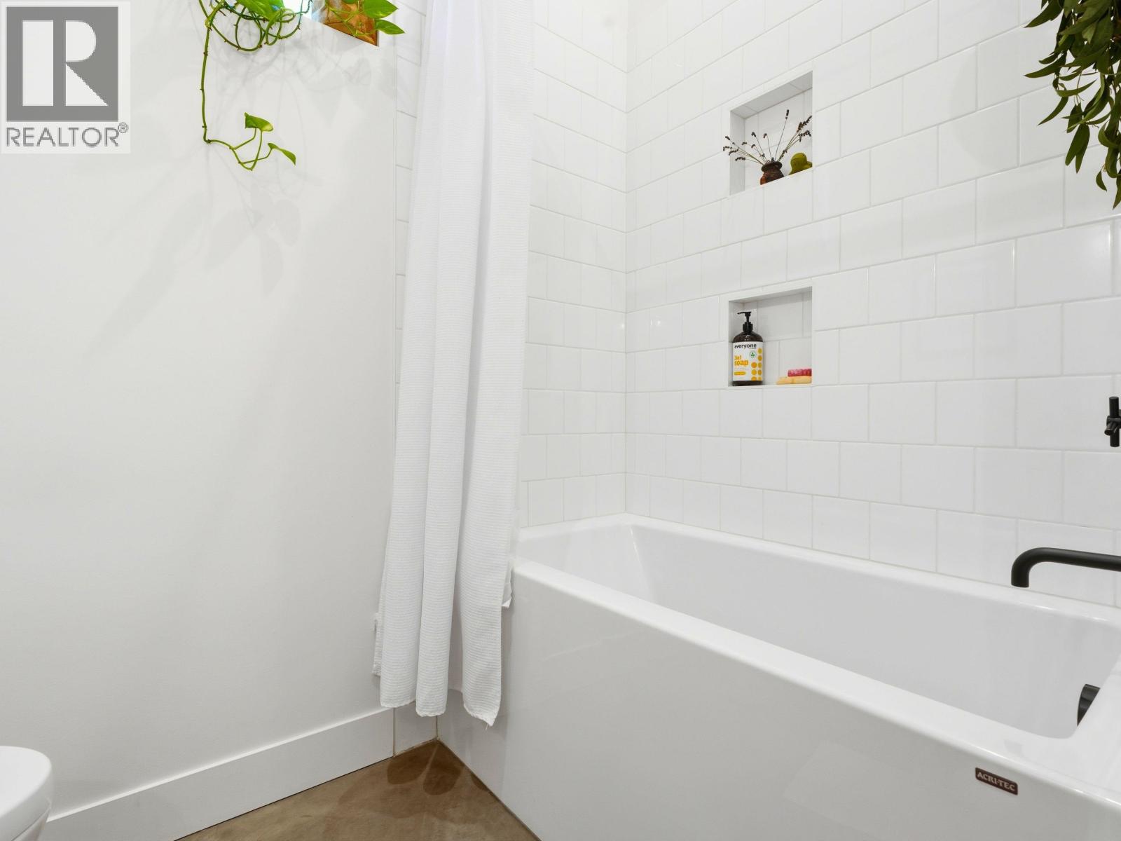 1304 OLES PLACE, Roberts Creek