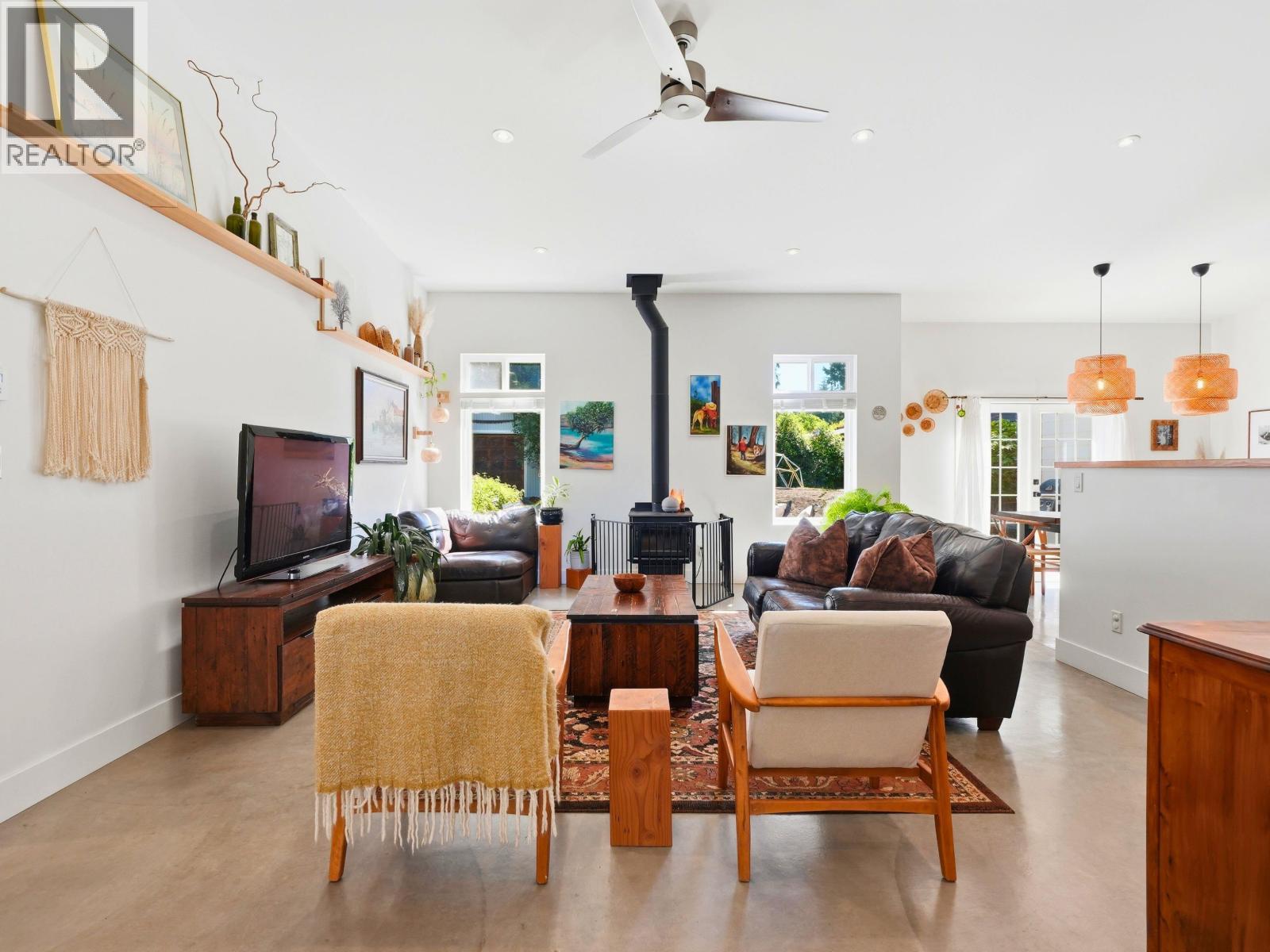 1304 OLES PLACE, Roberts Creek