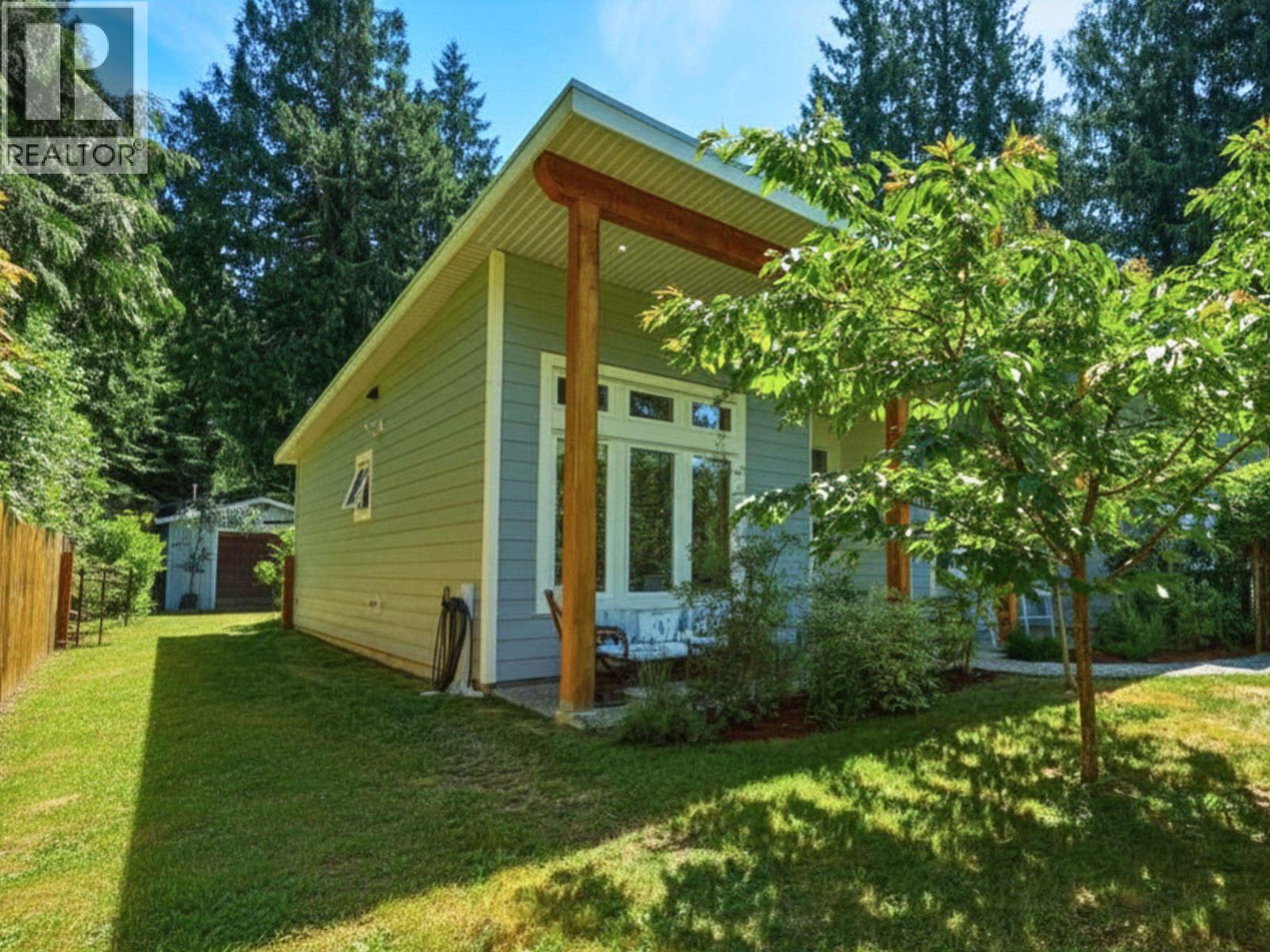 1304 OLES PLACE, Roberts Creek