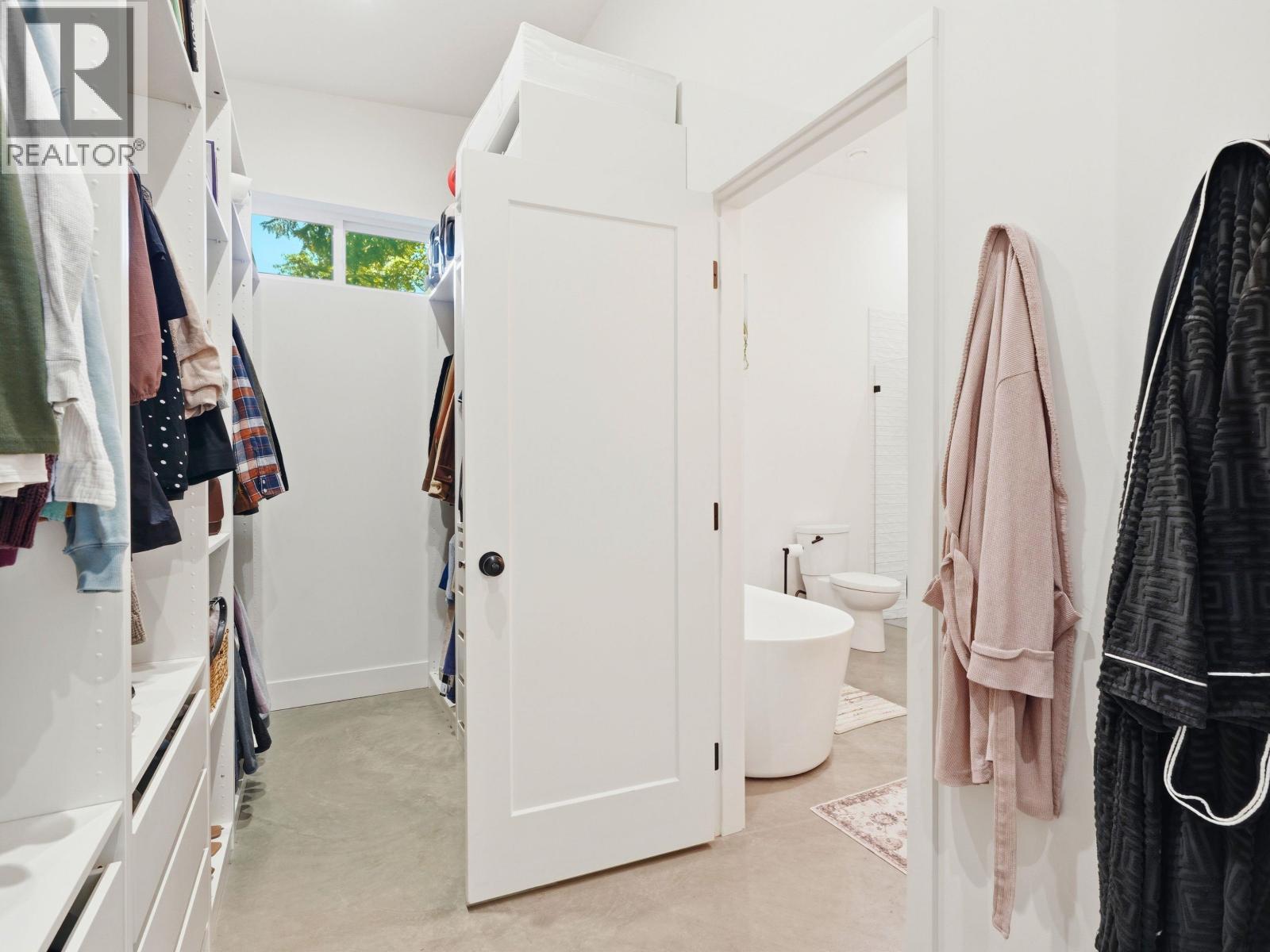 1304 OLES PLACE, Roberts Creek