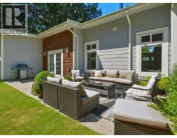 1304 Oles Place, Roberts Creek, BC V0N2W2 Photo 19