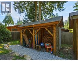1304 Oles Place, Roberts Creek, BC V0N2W2 Photo 22