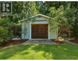 1304 Oles Place, Roberts Creek, BC V0N2W2 Photo 23