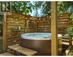 1304 Oles Place, Roberts Creek, BC V0N2W2 Photo 24