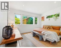 1304 Oles Place, Roberts Creek, BC V0N2W2 Photo 8