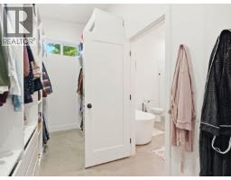 1304 Oles Place, Roberts Creek, BC V0N2W2 Photo 9