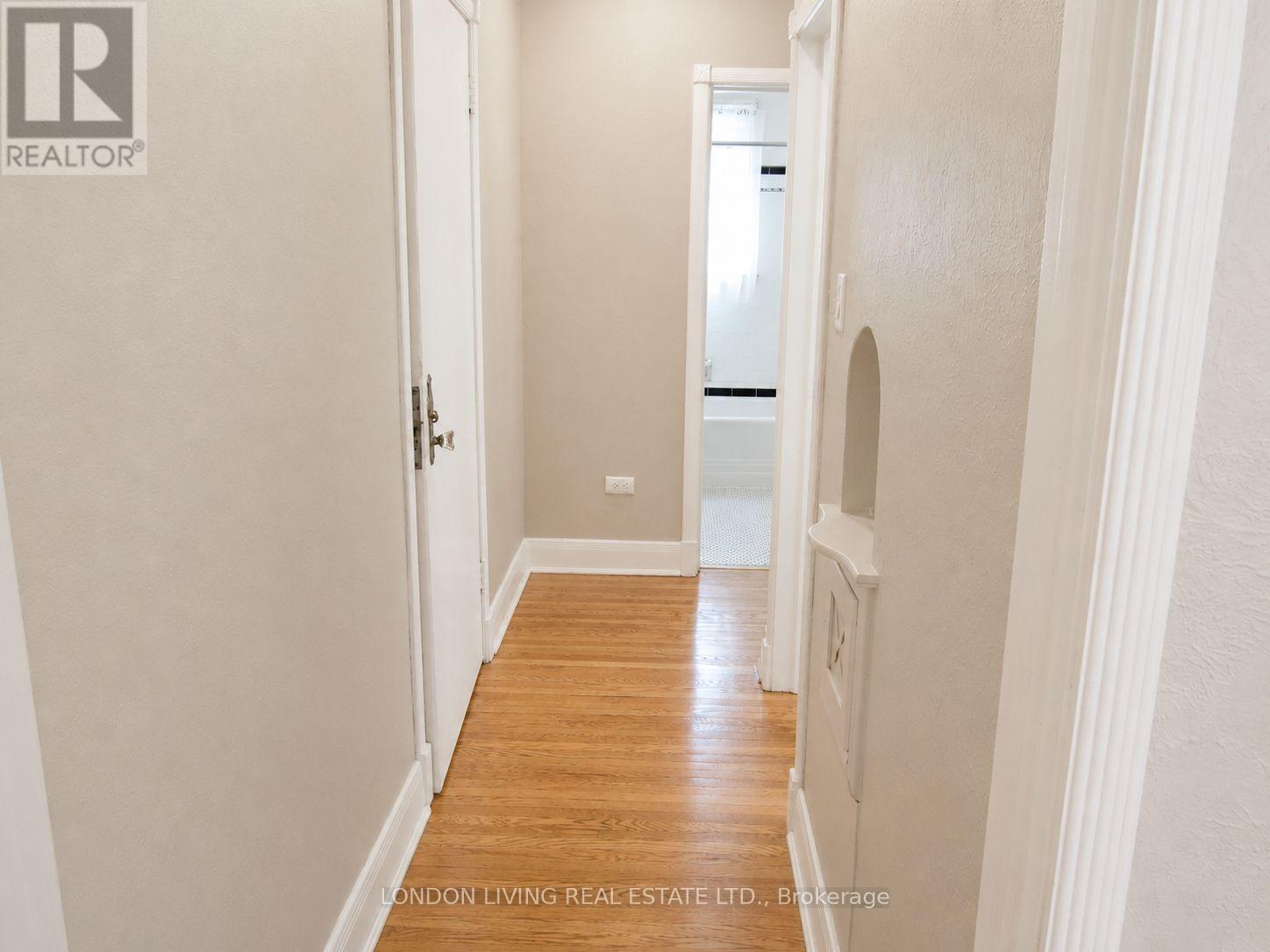 107 WINDSOR CRESCENT - 40