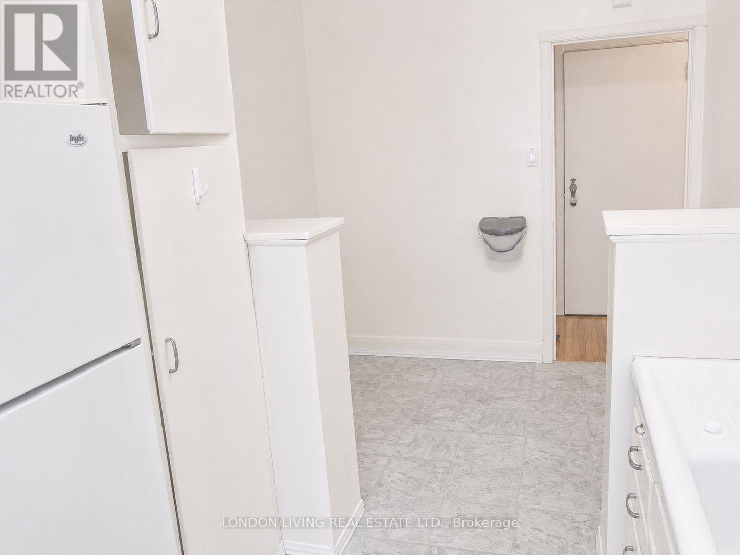 107 WINDSOR CRESCENT - 44