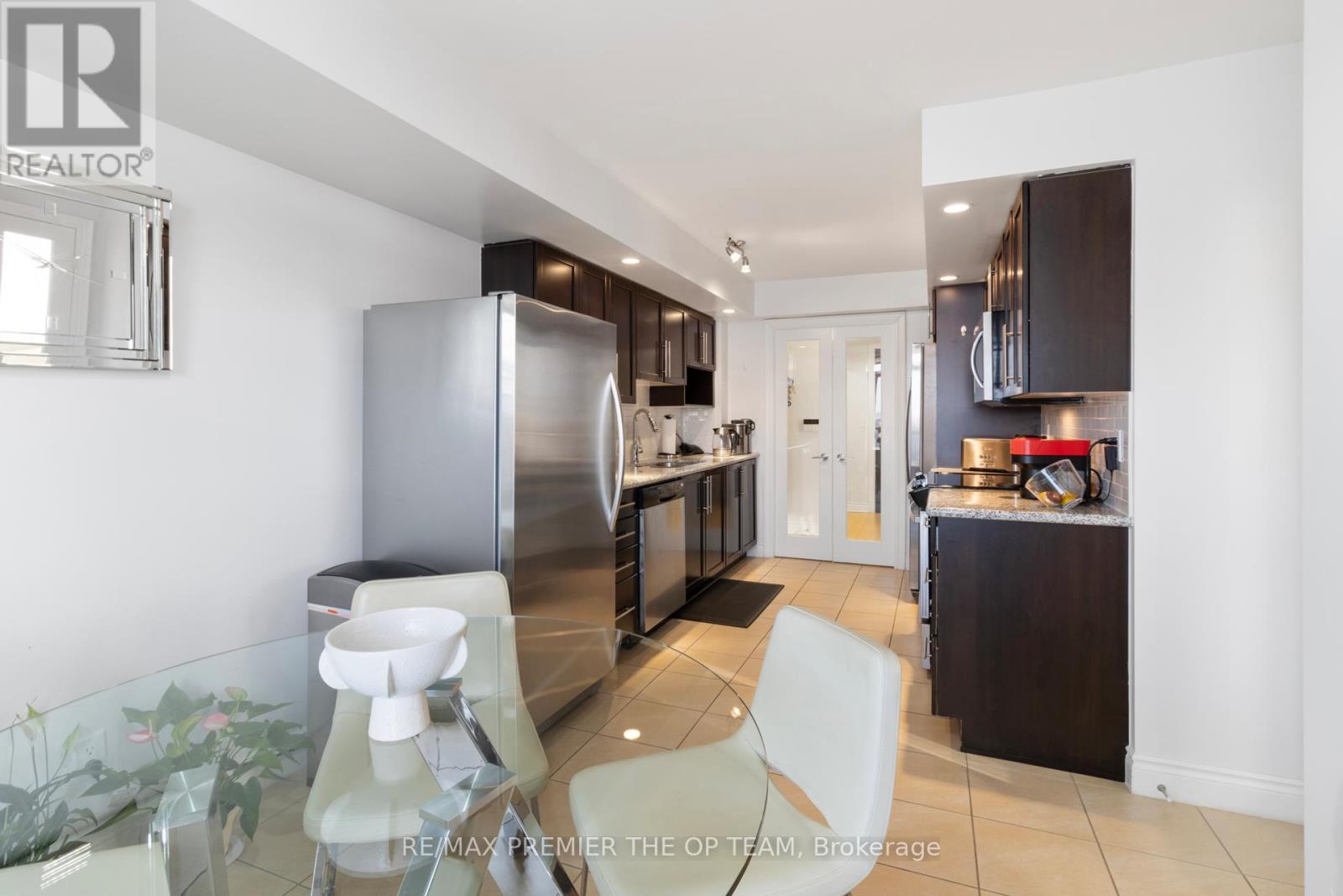 #1077 23 COX BOULEVARD - 18