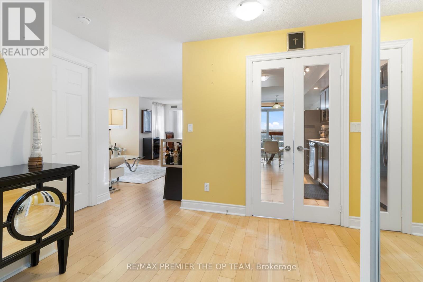 #1077 23 COX BOULEVARD - 12