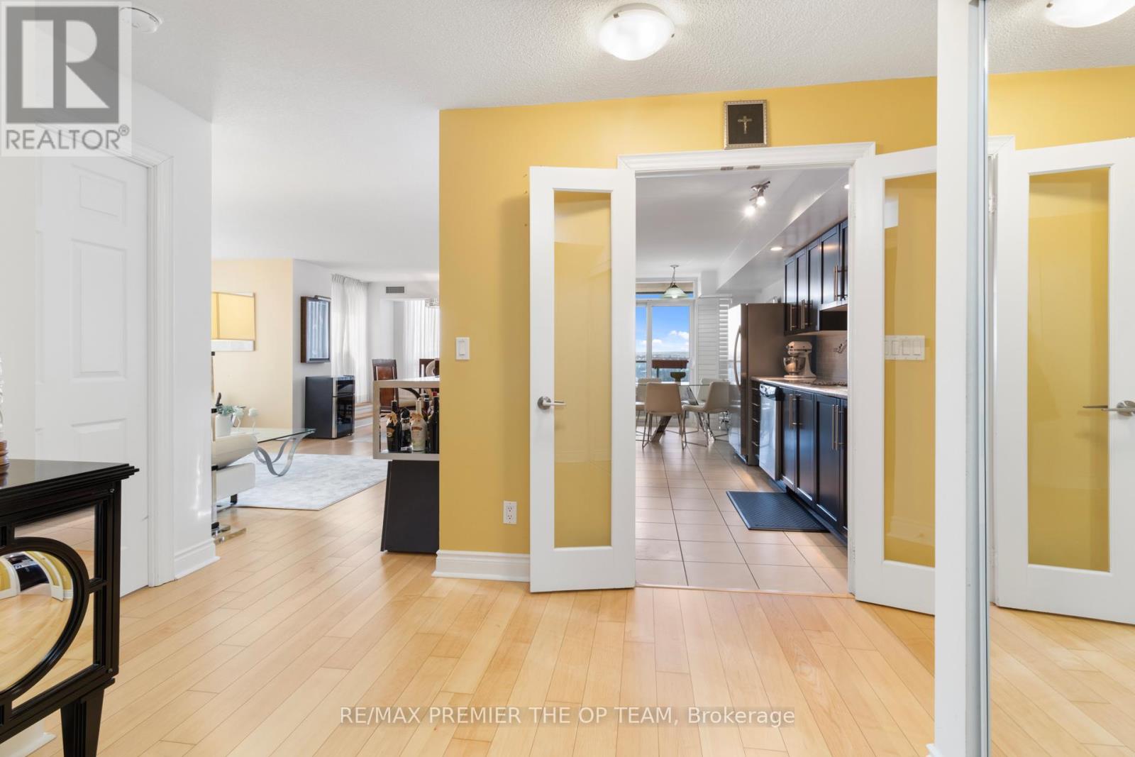 #1077 23 COX BOULEVARD - 14
