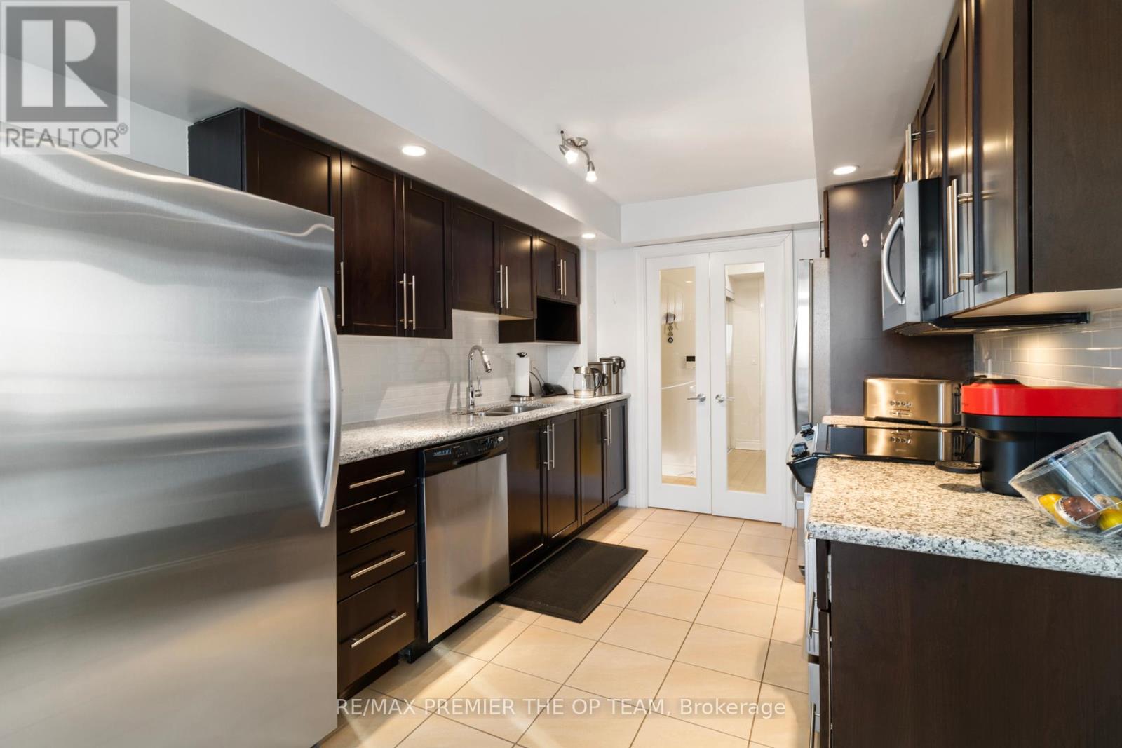 #1077 23 COX BOULEVARD - 20