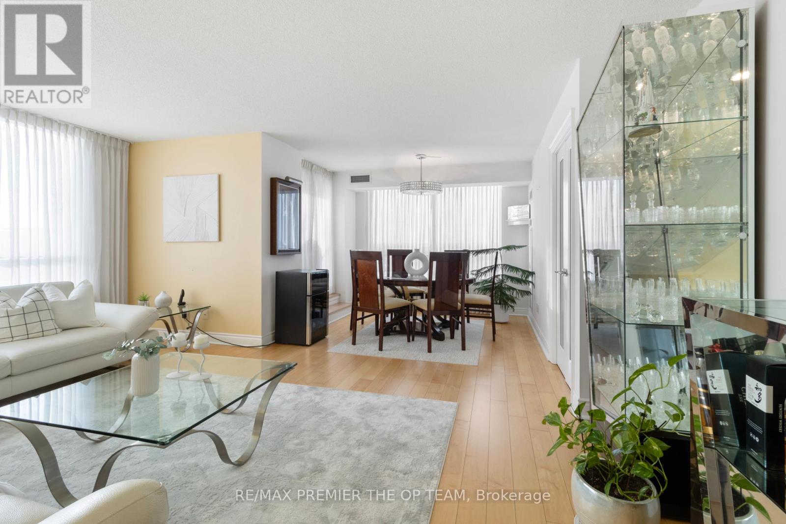 #1077 23 COX BOULEVARD - 23