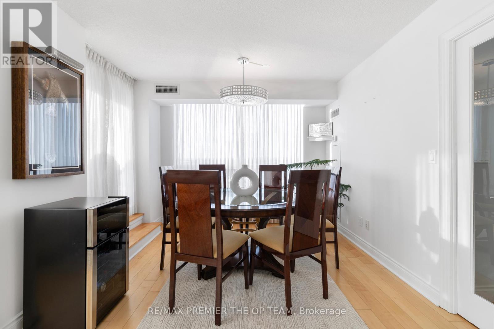 #1077 23 COX BOULEVARD - 27