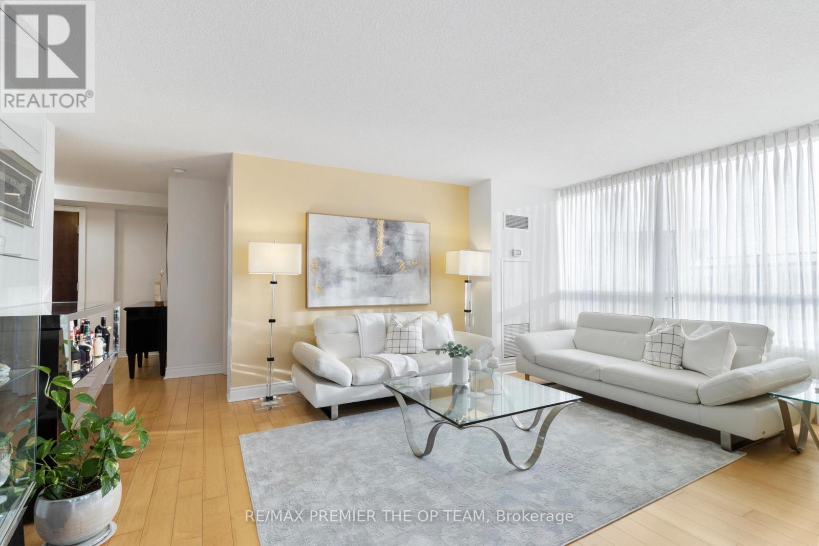 #1077 23 COX BOULEVARD - 24