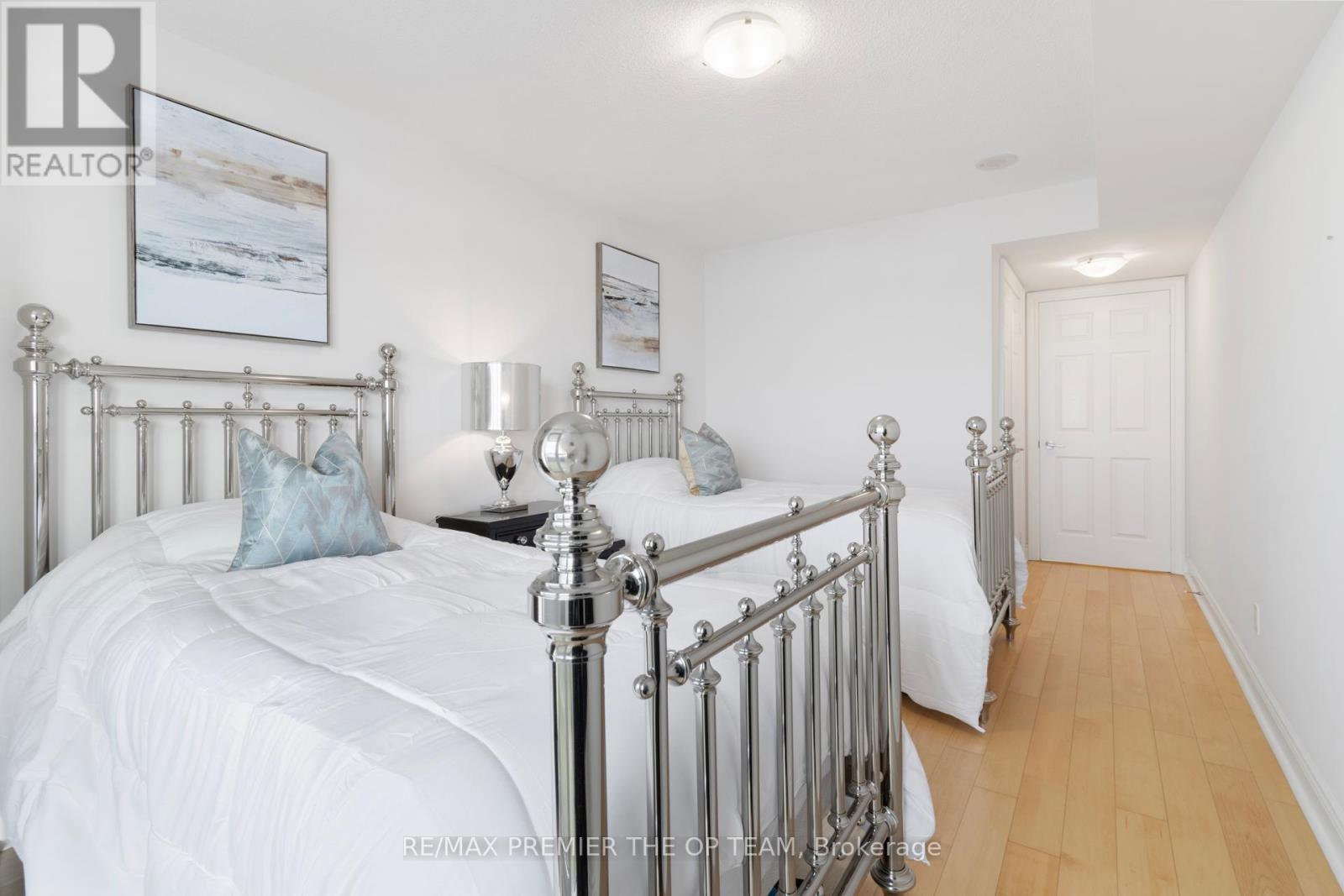#1077 23 COX BOULEVARD - 34