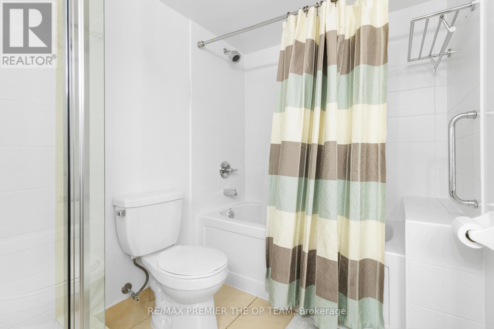 #1077 23 COX BOULEVARD - 32