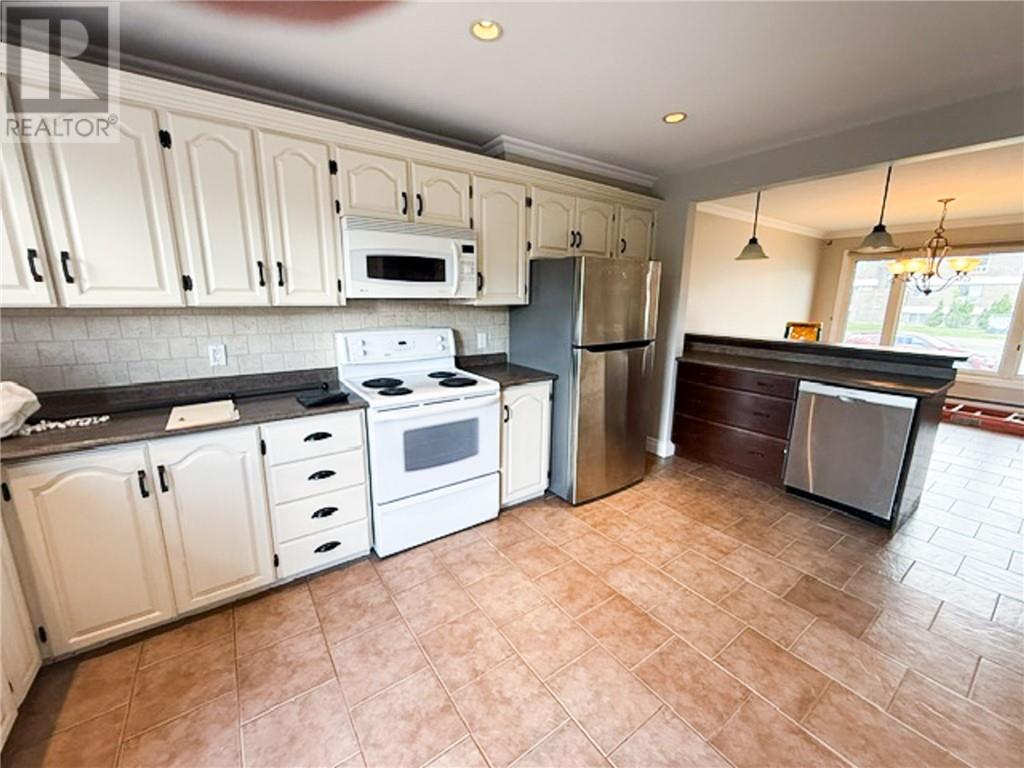 1021-1027 Lasalle Boulevard - 19