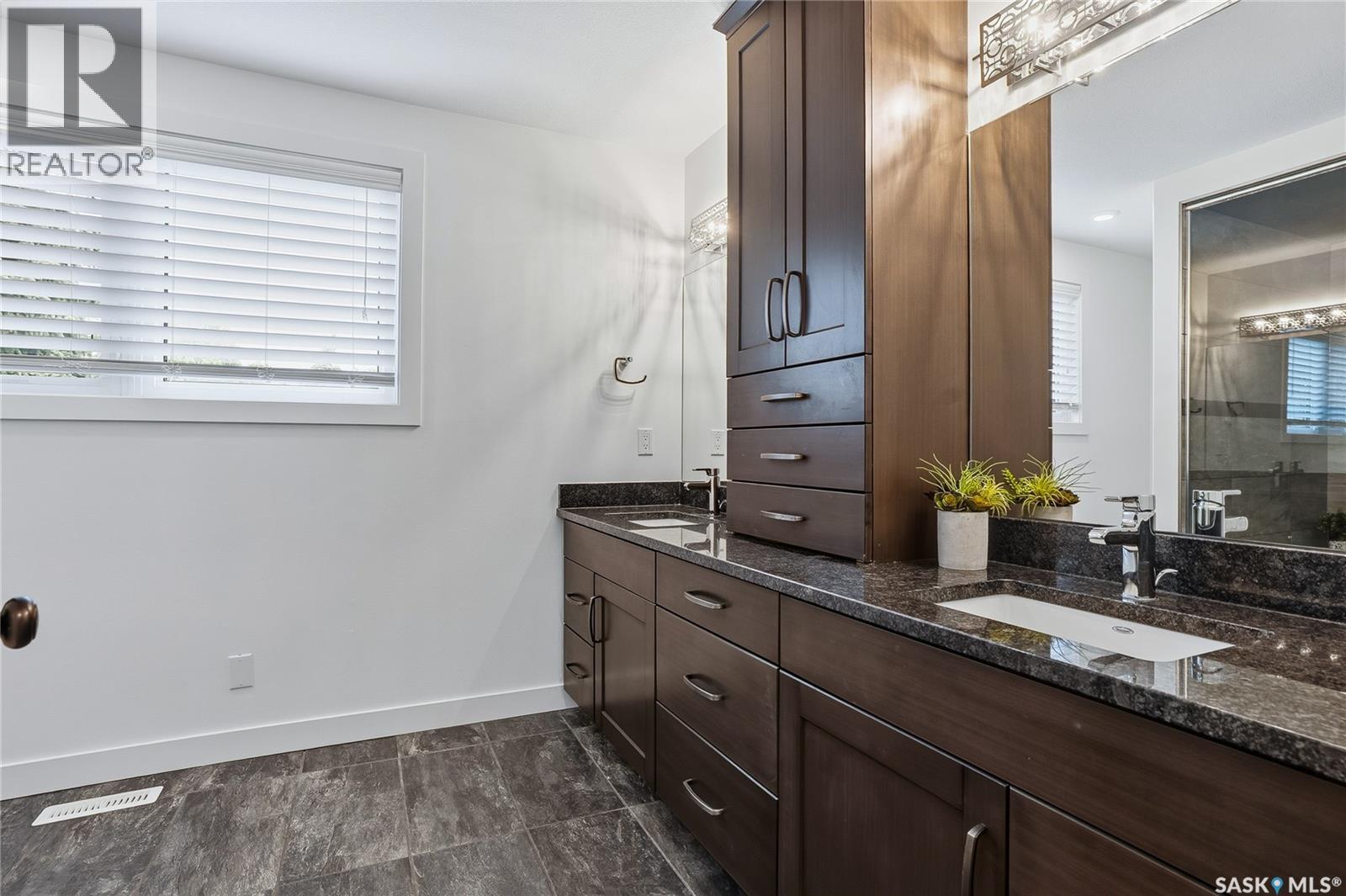 722 East DRIVE — photo 26