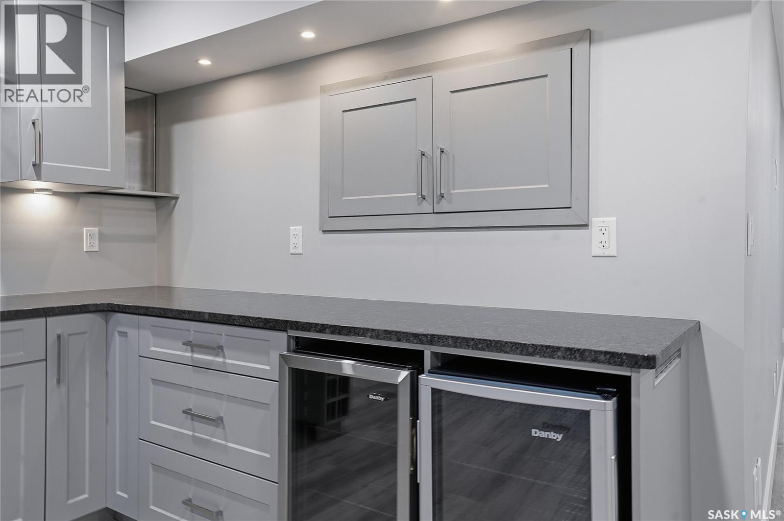 722 East DRIVE — photo 37