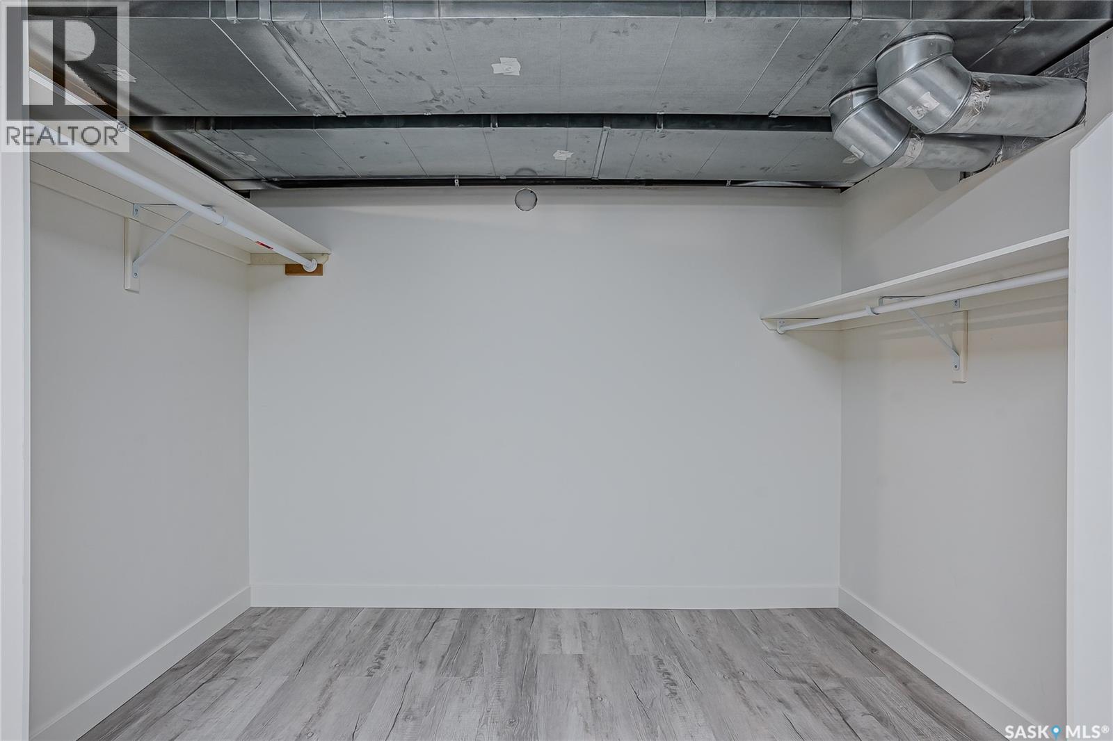 722 East DRIVE — photo 40
