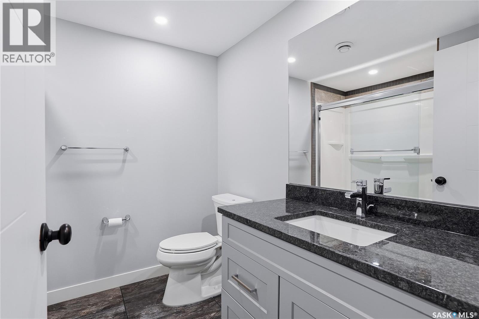 722 East DRIVE — photo 48