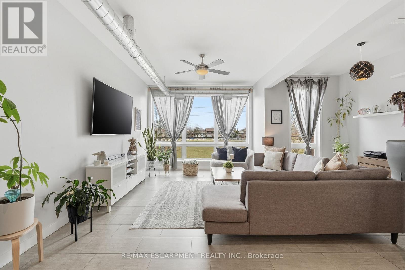 414 JOHN STREET - 10