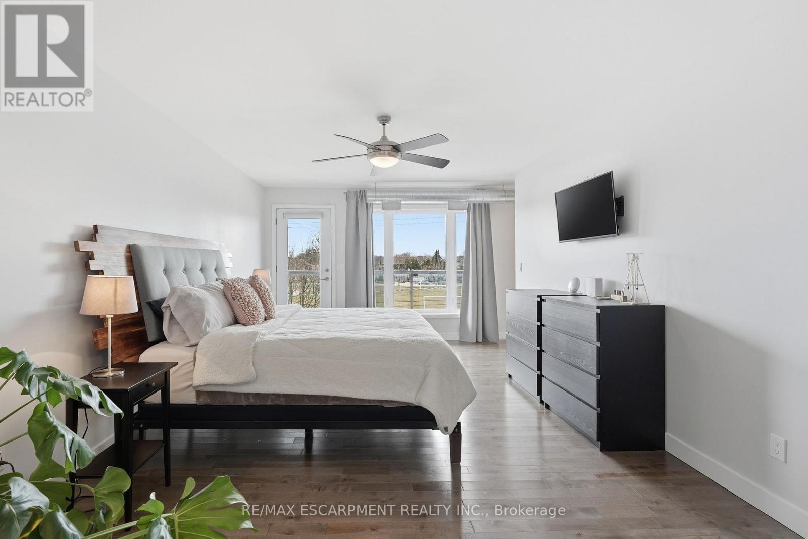 414 JOHN STREET - 22