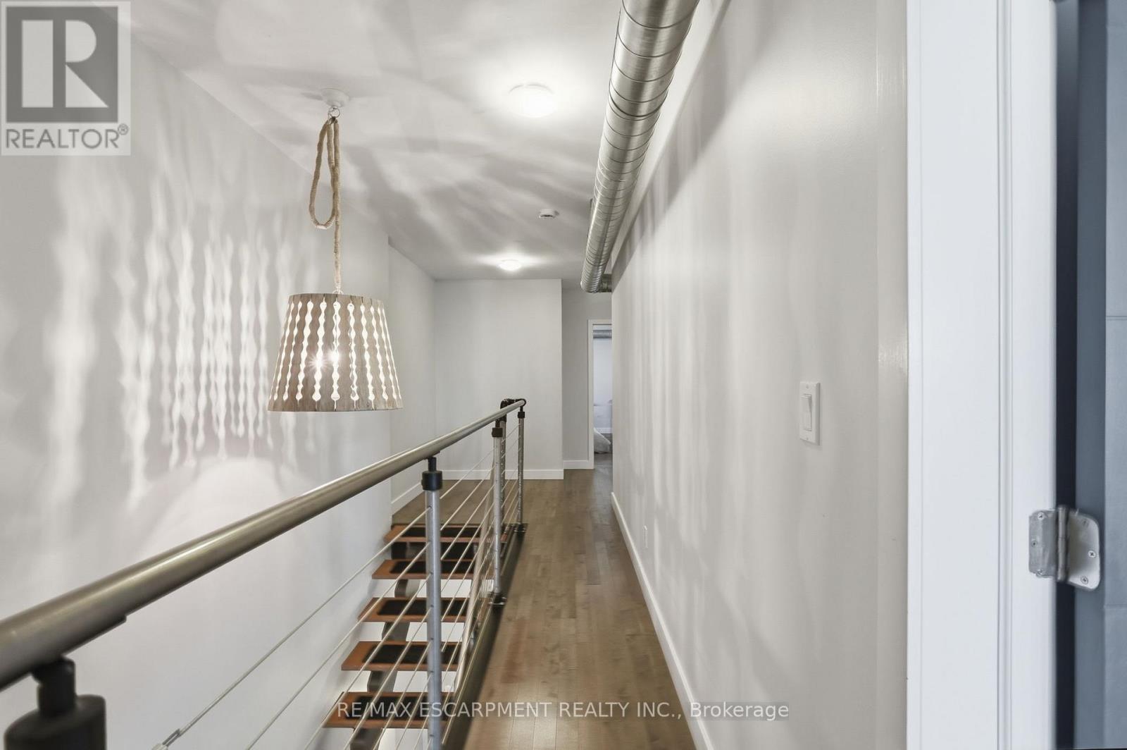 414 JOHN STREET - 25
