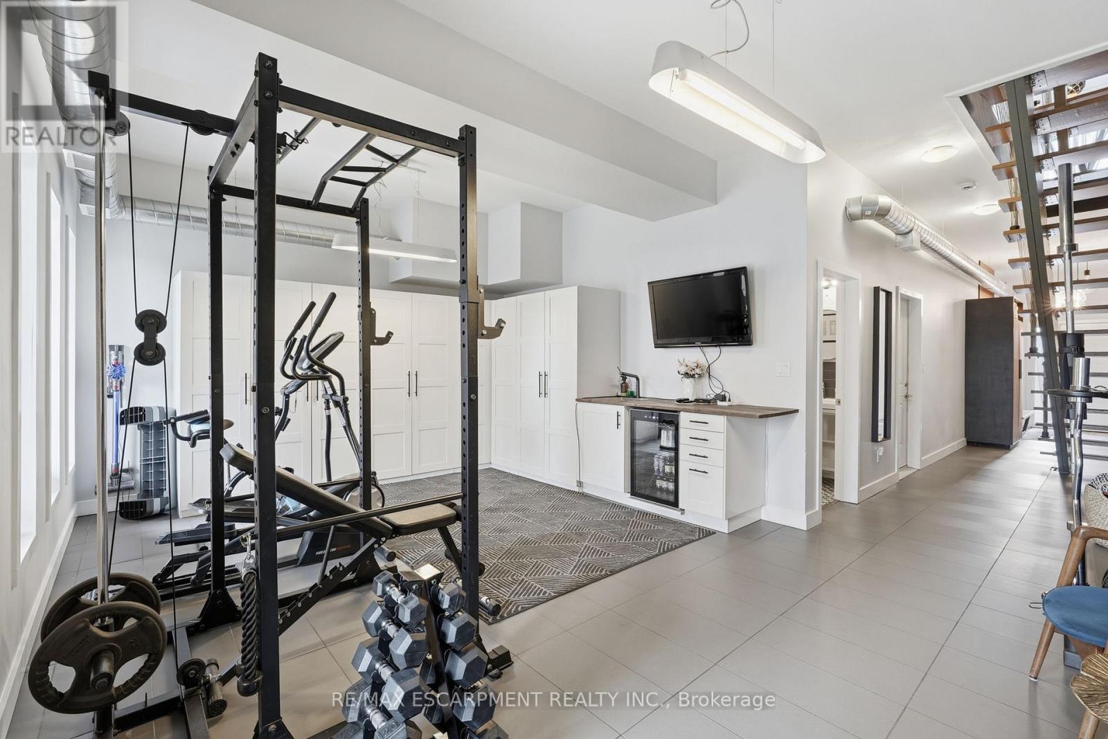 414 JOHN STREET - 36