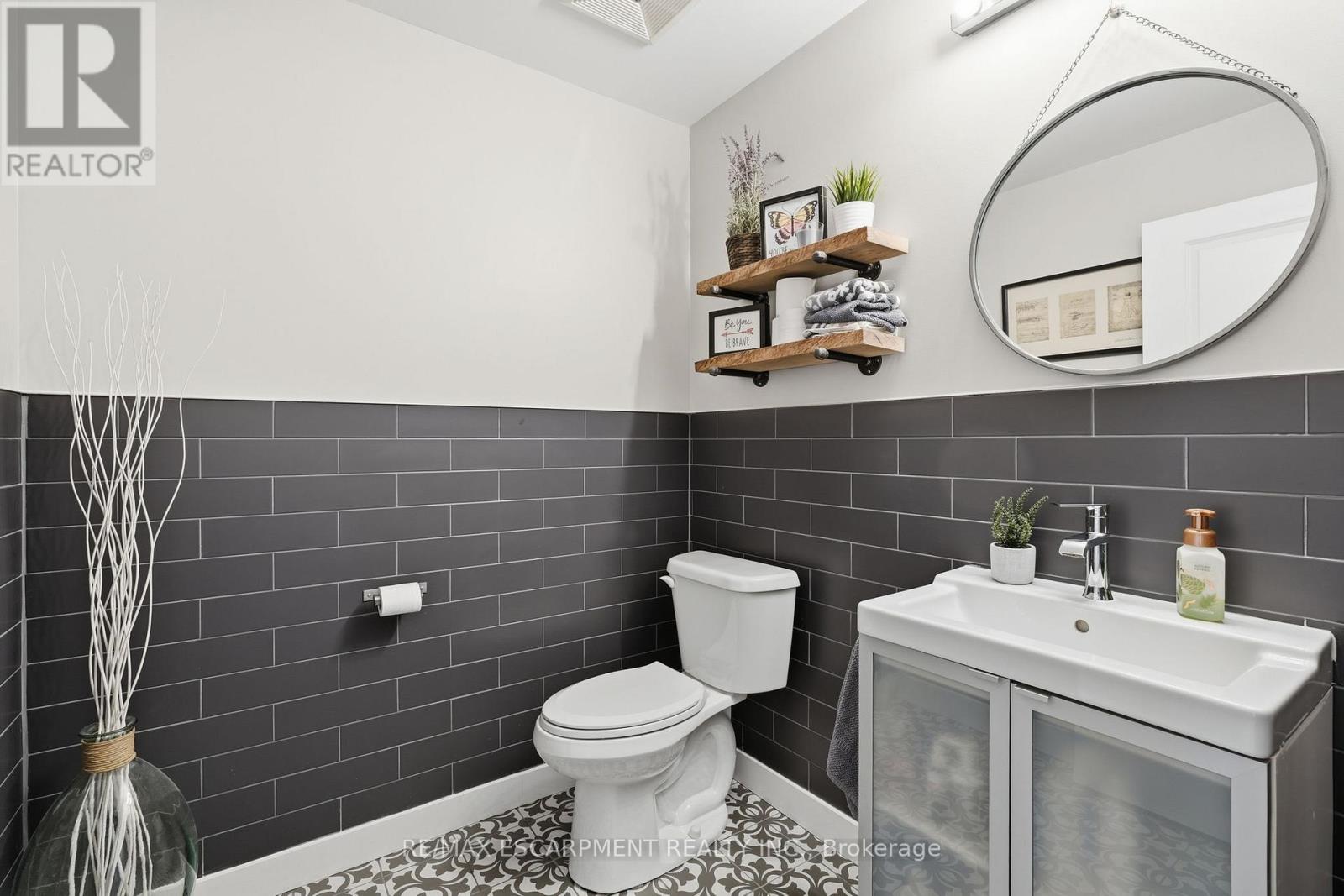 414 JOHN STREET - 38