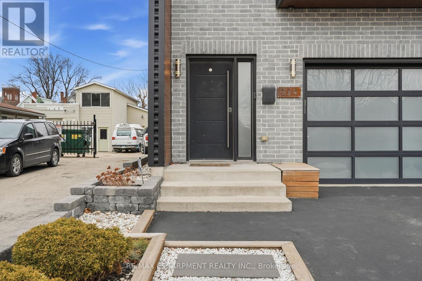 414 JOHN STREET - 4