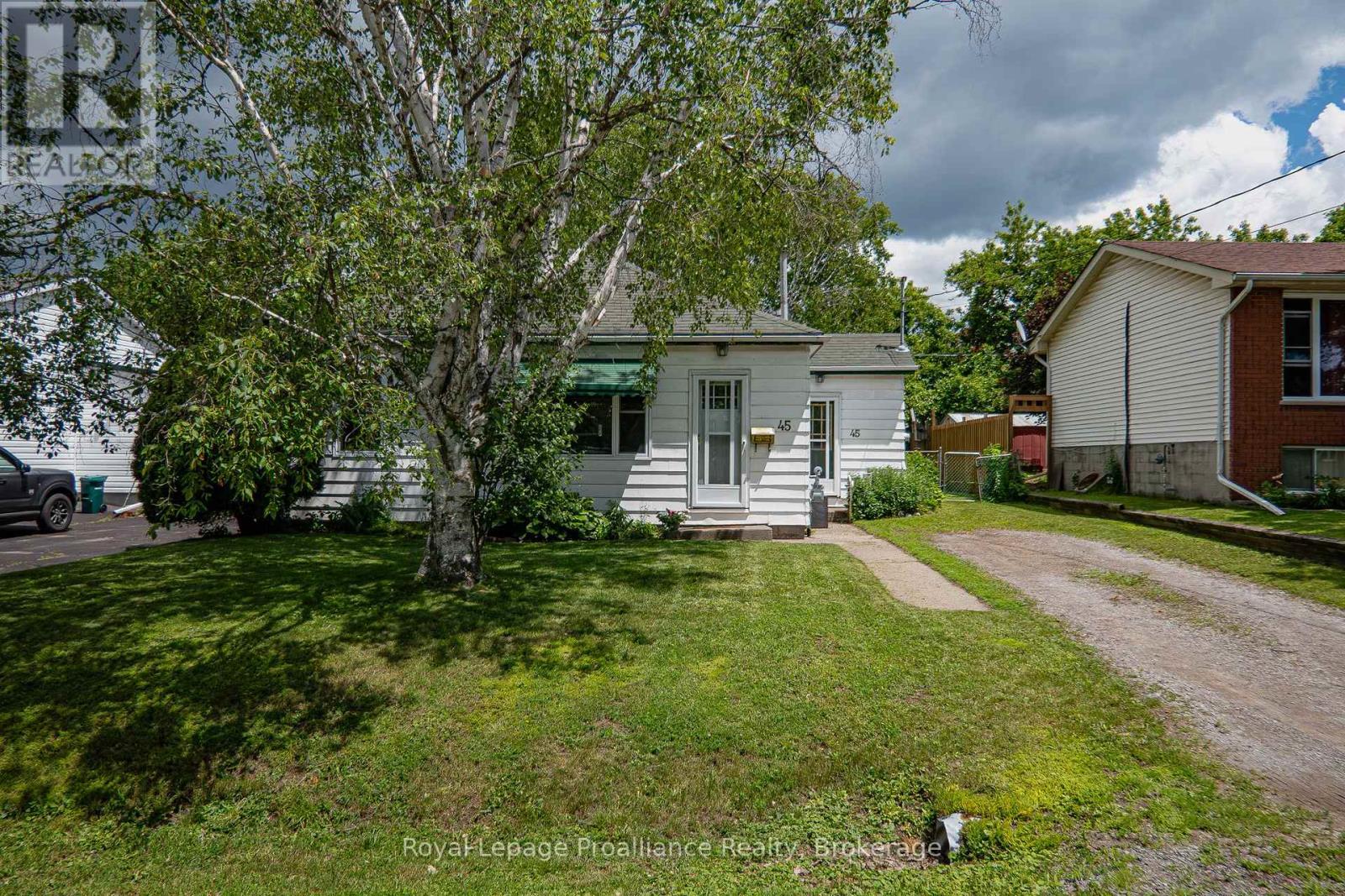 45 VALLEYVIEW CRESCENT - 2