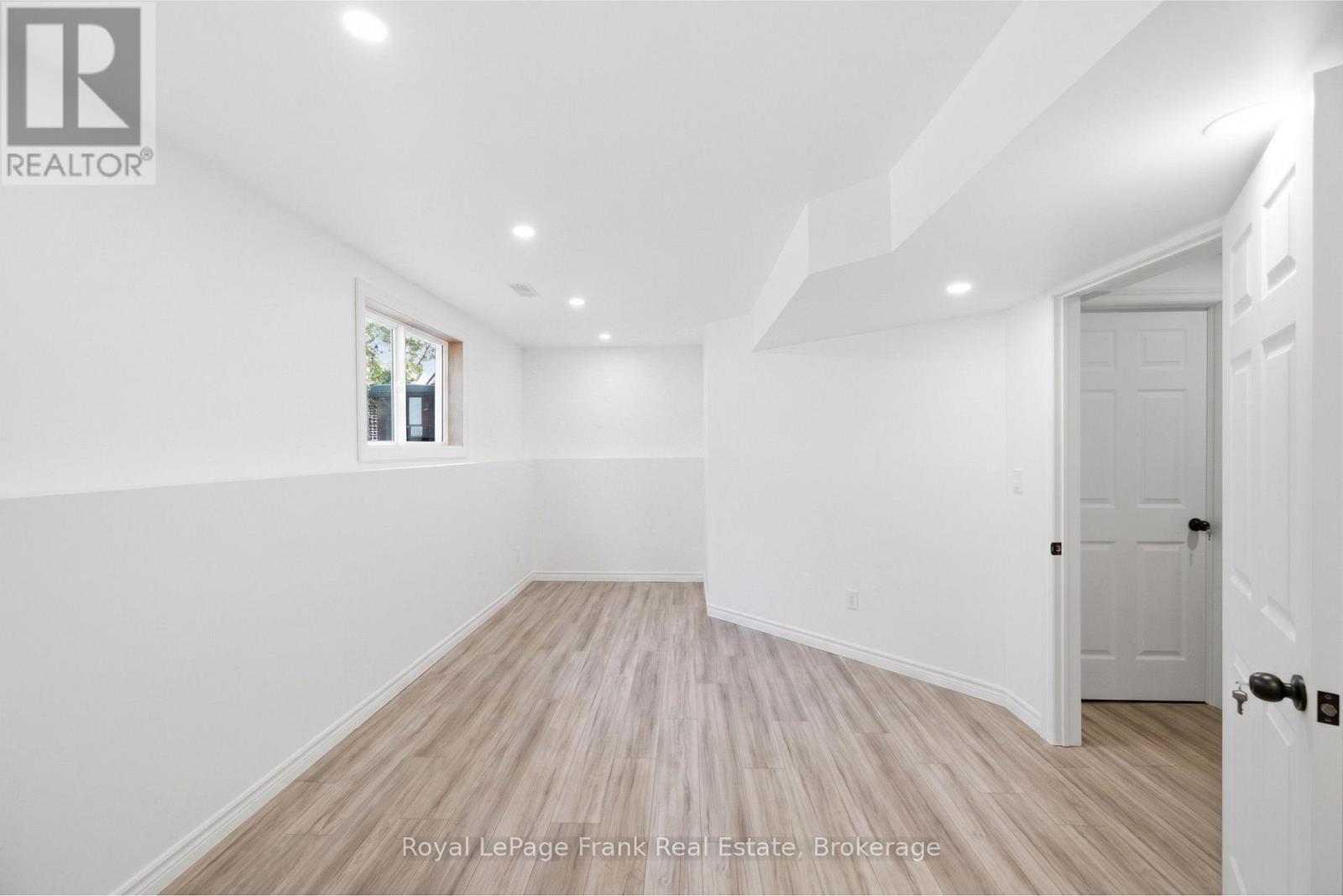 26 FALLINGBROOK CRESCENT - 29