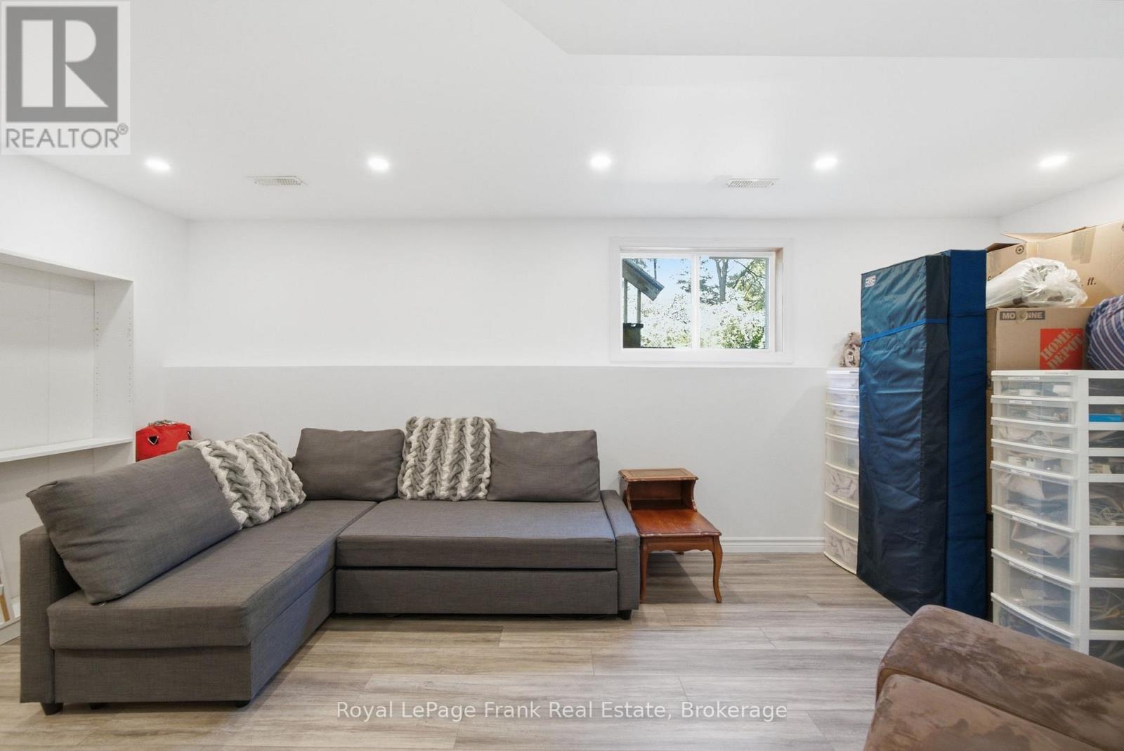 26 FALLINGBROOK CRESCENT - 31