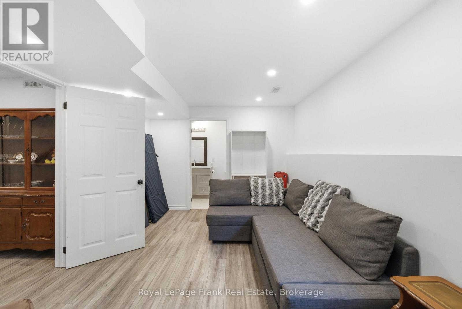 26 FALLINGBROOK CRESCENT - 33