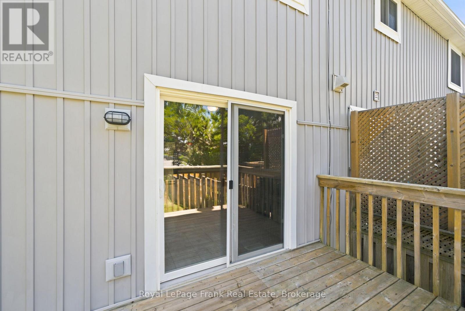26 FALLINGBROOK CRESCENT - 34