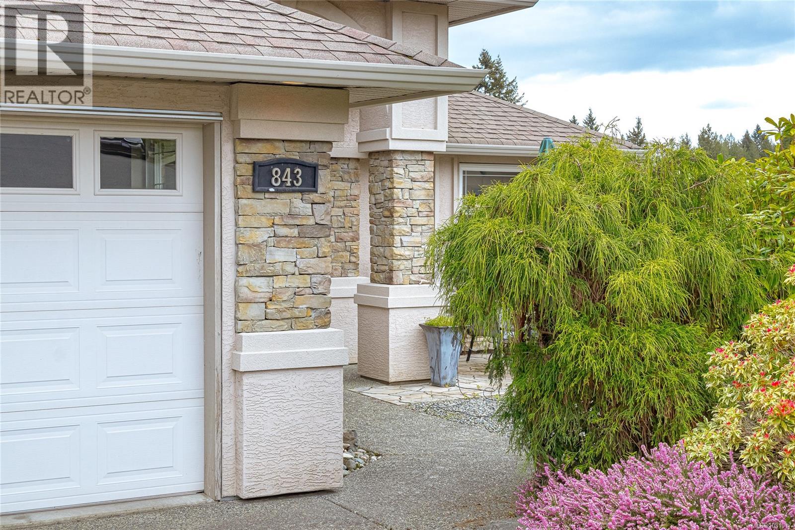 843 Country Club Dr - 3